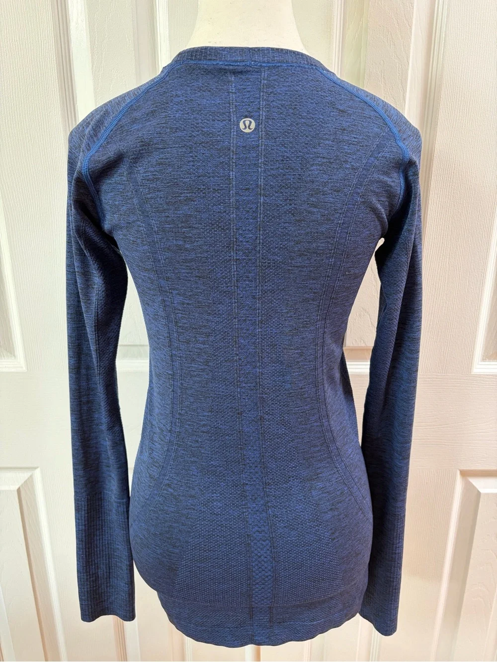 Lululemon Sapphire Blue Swiftly Tech Long Sleeve Crew Neck Size 6
